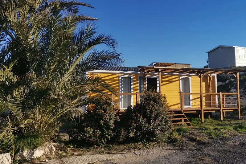 Camping avec piscine bord de mer Azura terrasse