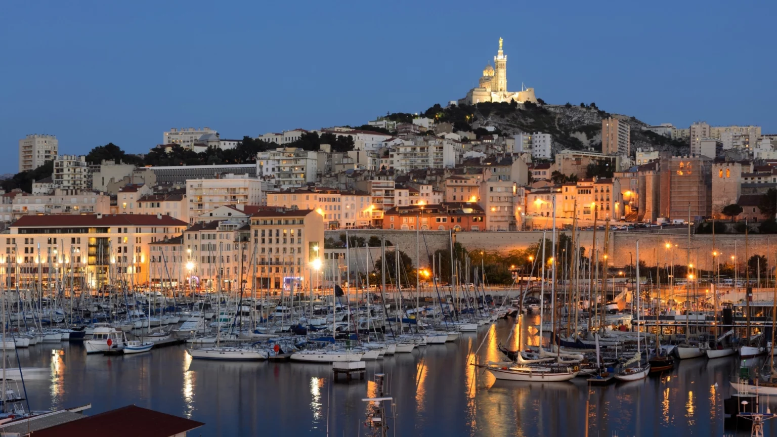 Camping avec piscine bord de mer Escapade estivale activites et sorties a Aix‑en‑Provence Marseille
